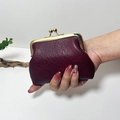 Mini vintage clasp purse in deep burgundy faux leather with pebble texture and gold frame - Wine Red
