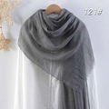 Sciarpa grigia a tinta unita in cotone e lino da donna con texture plissettata minimal - Grigio (121)