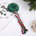 Pluche kerstring voor honden met groene hulstkrans en gevlochten gekleurd touw - Kerstkrans