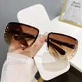 Gafas de sol sin montura Y2K con lentes degradadas marrones y detalles de cristal - Marco Oro Té Lentes Degradadas Marrón