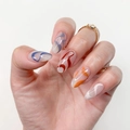 Artistieke golf amandelvormige kunstnagels in kleurrijke abstracte lijnen en hoogglans - Kleurrijke artistieke lijnen stijl (JP1413)