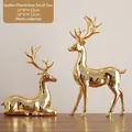 Goldene Hirschfiguren aus Harz im 2er-Set in stehender und sitzender Pose - 2-teiliges Set (Stehend & Sitzend) / Vergoldet