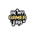 Spilla in smalto nero con testo pixelato rosa IN MY GAMER ERA e dettagli 8-bit - Stile In My Gamer Era (QHXZ3232)