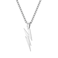 Dettaglio del ciondolo a fulmine in argento lucido con catena a scatola in metallo - Catena Box/60cm / Argento
