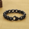 Pulsera punk de calavera para hombre en negro mate con eslabones robustos de acero titanio - Negro