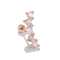 Makro-Detail von Roségold Herz-Zirkonia-Ohrknorpel-Stecker mit Schraubkugelverschluss - Herz-Reihenbohrer / Roségold
