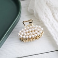 Elegante pinza para el cabello de metal dorado con perlas blancas para mujer - Ovalado Dorado