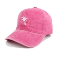 Détail d'une casquette en coton délavé rose avec broderie palmier blanche - Réglable / Rose Rouge