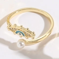 Anello regolabile placcato oro 14K con malocchio blu e una perla d'acqua dolce raffinata - Stile Occhio del Diavolo Blu e Perla