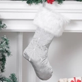 Calcetín navideño de terciopelo plateado con copo de nieve bordado y pelo blanco - Gris Plata