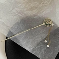 Elegant gold metal hair pin with floral motifs, tassels, and pearls in New Chinese style - Window Orchid