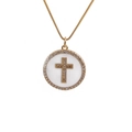 Collana placcata in oro con ciondolo tondo in smalto bianco e motivo a croce in zirconi - Stile Croce