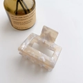 Minimalist square hair claw clip in creamy white marble acetate with glossy finish - 5.2cm / Patterned White
