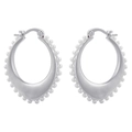 Französische Vintage Silber-Ohrringe in Ovalform mit kleinen Perlenrand auf Weiß - Silber