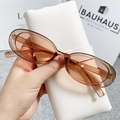 Detail of retro oval cat eye sunglasses with transparent tea frames and light brown lenses - Transparent Brown Frame / Brown Lenses
