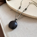 Collana etnica fatta a mano con ciondolo in legno scuro e cordino cerato stile boho - Collana-Nero