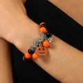 Pulsera de cuentas de Halloween con cuentas naranjas y negras y dijes de calabaza y murciélago - Estilo de Calabaza con Cuentas en Espiral (6283)