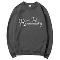 Dunkelgrauer Langarm-Hoodie mit weißem Slogan Wine Tasting und grafischem Weinglas - Dunkelgrau