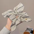 Extra grote 25cm blauw gestreepte scrunchie met een goudkleurige hartvormige bedel - 3# Beige