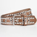 Brauner Ledergürtel im Punk-Stil mit silbernen quadratischen Nieten und Ösen - 110cm / Camel