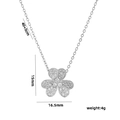 Zilveren klaverketting met zirkonia-stenen op witte achtergrond en 45cm ketting - Klaver / Zilver