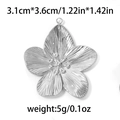 Zilveren 304 roestvrijstalen bloemenhanger met getextureerde 3D-blaadjes en strikaccent - Vijfbladige bloem / Zilver