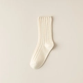 Chaussettes mi-hautes en coton côtelé blanc crème avec texture verticale et bord roulé - Taille unique / Côtelé Épais Blanc Crème