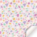Minimalistisch cadeaupapier met pastel terrazzo patroon en kleurrijke onregelmatige stenen - Klein Grind / 50x70cm
