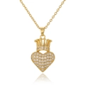 Dettaglio di un ciondolo a cuore con corona dorata con pietre di zircone scintillanti - Stile Cuore Corona Pave Zirconia (AL-D1056)