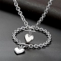 Set di gioielli in acciaio inossidabile lucido con ciondoli a cuore e chiusura a T - Argento