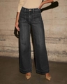 Detail van high-waisted jeans met wijde pijpen in donkergrijs denim met opgestikte zakken - S / Bottoms / Zwart