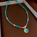 Detail der 18K vergoldeten Halskette mit Türkisperlen, Perlen und Herzanhänger - Blau (18K Vergoldet)