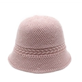 Dettaglio del cappello pescatore rosa chiaro con trama in lana spessa e motivo a treccia - M (56-58cm) / Rosa