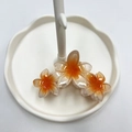 Pinza per capelli a fiore di frangipane con sfumatura arancione e bianca su vassoio - Frangipane / 10cm / Arancione