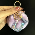 Porte-clés pompon violet avec lettre J en résine et paillettes en forme de cœur - Lettre U