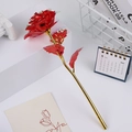 Rosa rossa in foglia d'oro iridescente con stelo dorato per San Valentino romantico - Rosso dorato colorato