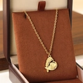 Collana con cuore dorato e diamanti su velluto marrone per regalo festa della mamma - Stile strass ala d'angelo cuore (KN292748-Z)