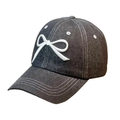 Dunkelgraue Denim Baseballkappe mit weißer Schleifenstickerei und Kontrastnähten - Verstellbar / Schwarz