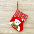 Calza di Natale rossa con orsetto bianco che tiene una targa Merry Christmas su legno - Calza Piccola con Targhetta (Orso)