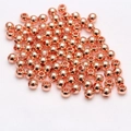 Nahaufnahme von roségoldenen 14K Gold-Filled Rundperlen für DIY-Schmuckherstellung - 2.5mm / Roségold