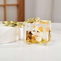 Lucky cat liquid glitter cube keychain with golden sequins and moving white kitten figure - Lucky Cat (Fortune)