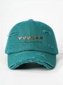 Detailoverzicht van distressed cyaan baseballpet met hartjesprint en vintage borduursel - Meer blauw / Verstelbaar