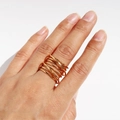 Anillo espiral dorado de múltiples capas usado en el índice para un estilo moderno - Talla única / Dorado