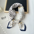 Foulard étroit en imitation soie blanche avec bordure bleue et motif vintage - Imprimé Noeud Blanc Bleu
