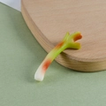 Realistischer Mini-Frühlingszwiebel-Anhänger mit grün-weißem Farbverlauf - Gebratene Frühlingszwiebel (6,5 cm, Ohne Schlüsselring)