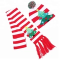 Ensemble bonnet et écharpe de Noël à LED avec rayures rouges et motifs sapins - Ensemble Bonnet & Écharpe Sapin de Noël