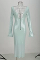 Detail van de mintgroene paillettenjurk met V-hals en mouwen met split manchetten - L / Lichtblauw