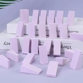 Pack de 50 esponjas de maquillaje lavanda en cuña para aplicar base y corrector con precisión - 50 Piezas / Morado