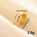 Detalle de anillo de onda dorada con esmalte blanco y dimensiones de 1,7 cm de alto - Estilo Estrecho Oro Blanco (J649-G-W)