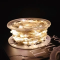 Guirnalda de luces LED blanco cálido en carrete transparente para decoración navideña - Con Control Remoto / 5M 50LED Caja de Batería / Blanco Cálido/Hilo Plata